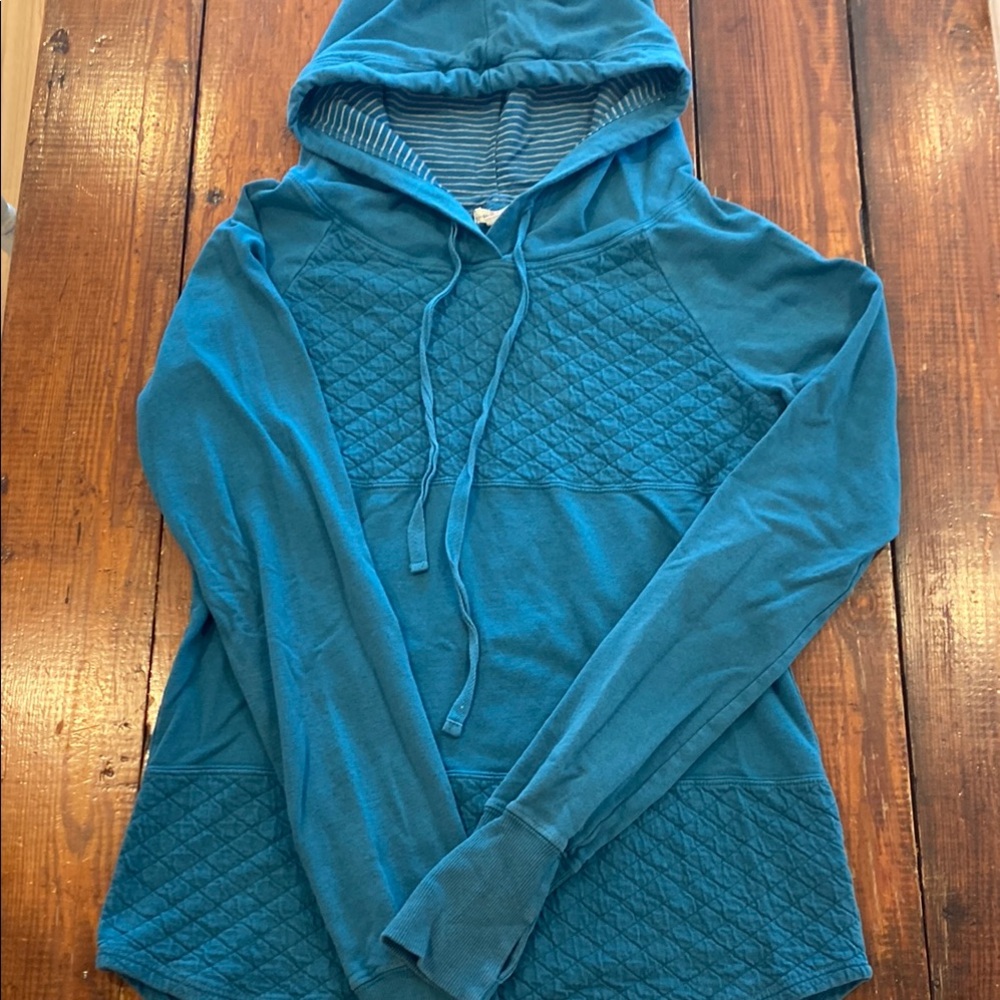 Title Nine lightweight quilted tunic with thumb holes